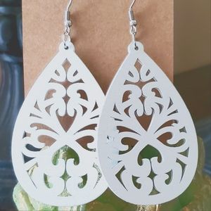 Gorgeous Filagree Cut Earrings